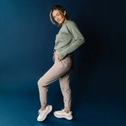 Olive Neo Crop Sweatshirt -Albionfit Store 369A0003final 1ab6ef6f 14e0 435e 8d48 c199f9213835