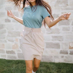 Wildflower Tee, Blue 13 Wildflower Tee, Blue -Albionfit Store 369A1413final f83fb151 bf4d 457c 9d47 a4b2cb2f6618