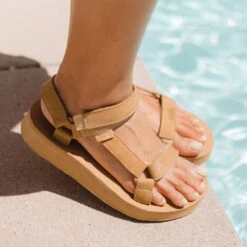 Teva Midform Universal Leather