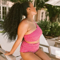 Red Gingham Icon Crop -Albionfit Store 369A4243final 5f551a7e 9160 4f00 b025 91b32c4a1408