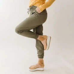 Destination Joggers, Olive 11 Destination Joggers, Olive -Albionfit Store 369A8461final d7b593bc fa80 4b83 ad4f 0748f540e19c 1