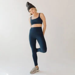 Momentum Bra, Navy -Albionfit Store 369A9635final f08156dd b9ef 4bc9 ad37 cbb47ef2d897