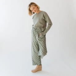 Olive Neo Crop Sweatshirt -Albionfit Store 369A9785final 08a70b65 4491 44af a53d 53b0031da7c9