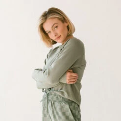 Olive Neo Crop Sweatshirt -Albionfit Store 369A9799final 47ba27d2 4136 48a2 aadc e5c84778028f