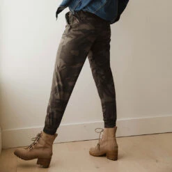 Camo Destination Joggers -Albionfit Store DESTINATION JOGGERS CAMO 2 4cdecdfb a756 4651 8fbd 76d17cf1a3bd