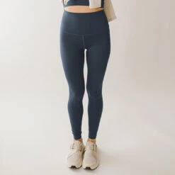 Intention Flow Leggings, Navy -Albionfit Store INTENTION FLOW LEGGINGS NAVY 1 6cd734c3 4a11 425c 9edb 1b1019aba7b7