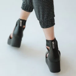 Sorel Cameron Flatform Ankle Strap, Black -Albionfit Store SOREL CAMERON FLATFORM ANKLE STRAP BLACK 1